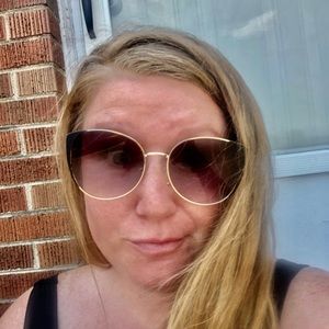 Meet your Posher, Misty